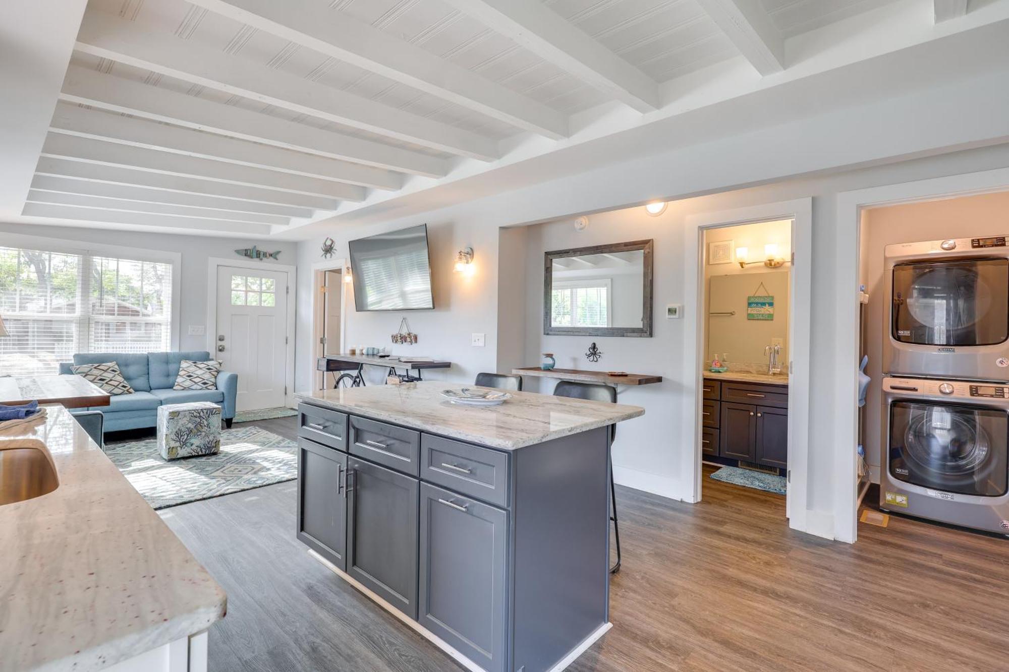 Modern Oak Island Escape 1 Mile To Long Beach! エクステリア 写真