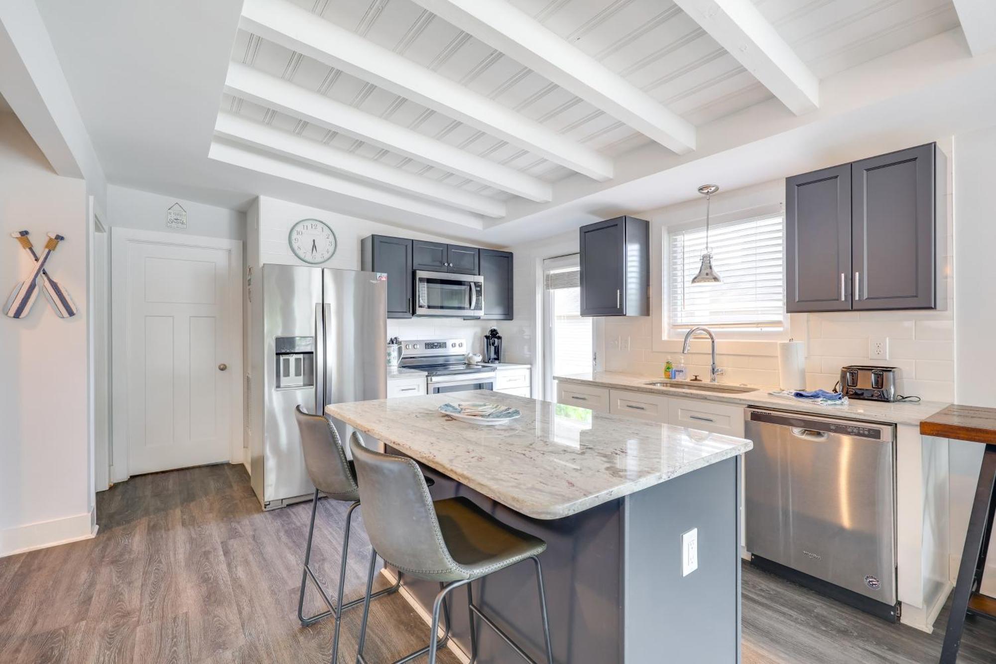 Modern Oak Island Escape 1 Mile To Long Beach! エクステリア 写真
