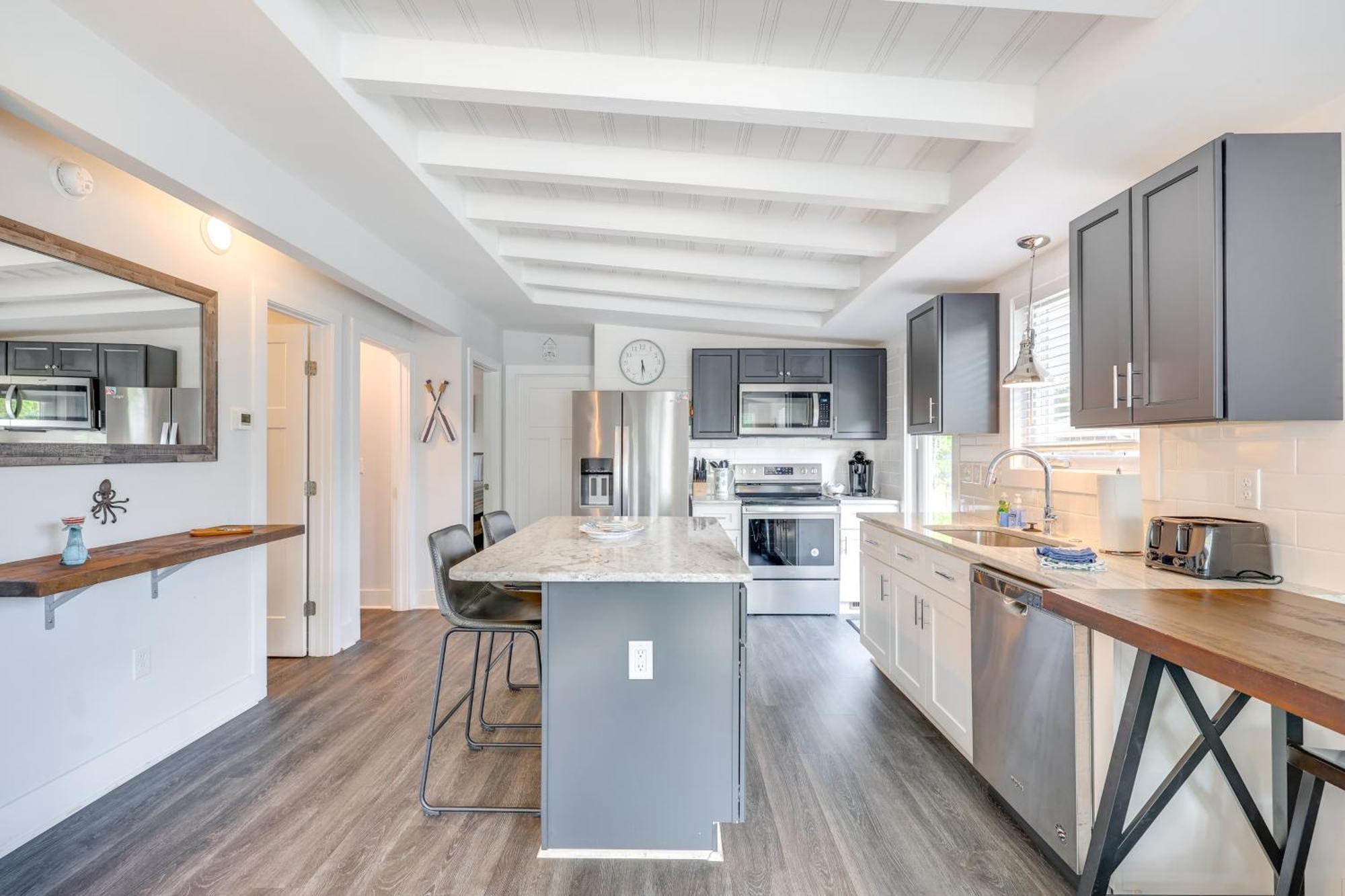 Modern Oak Island Escape 1 Mile To Long Beach! エクステリア 写真