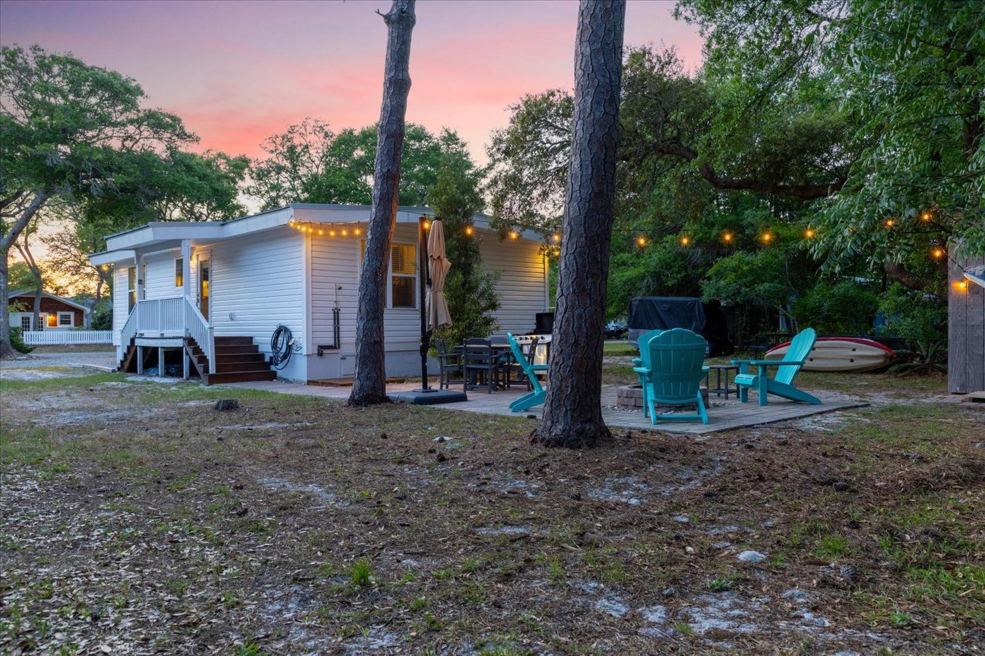 Modern Oak Island Escape 1 Mile To Long Beach! エクステリア 写真